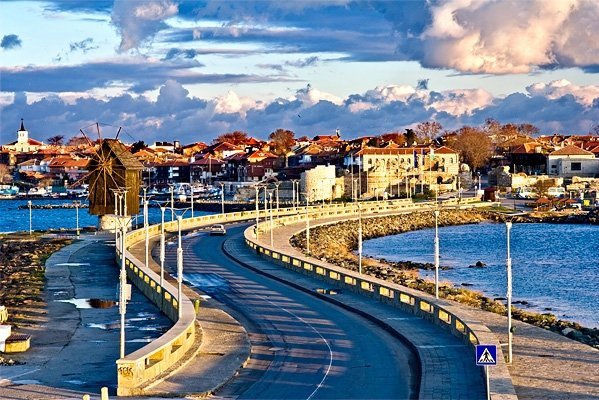 Пътешествие с дъх на слънце и море – Несебър